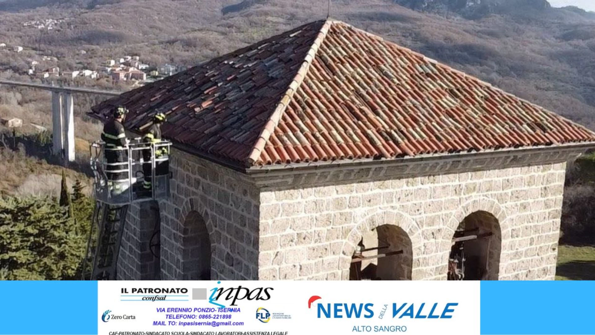 I Vigili del Fuoco di Isernia mettono in sicurezza il tetto del campanile dell’Abbazia di San Vincenzo al Volturno.
